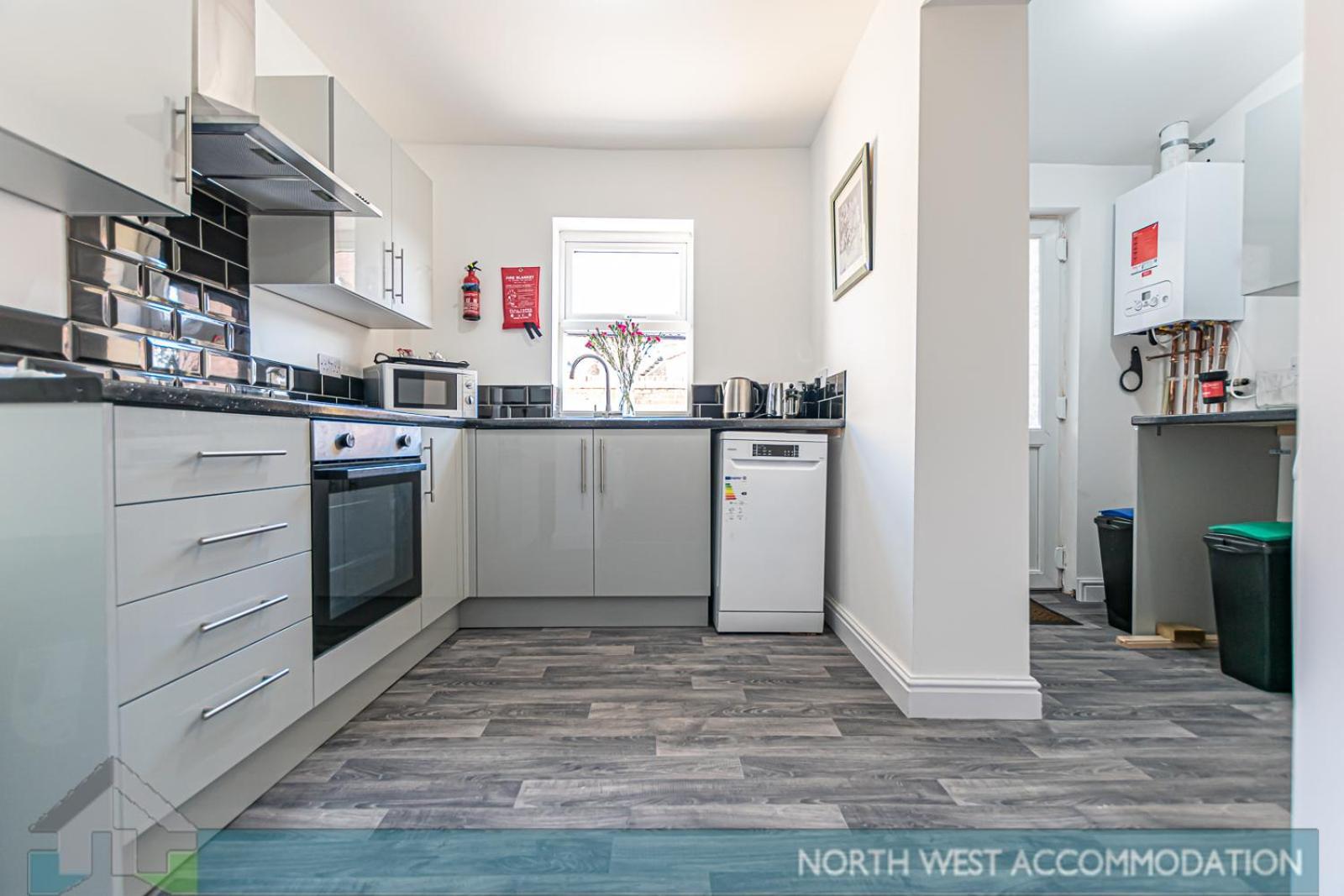 Wellfield Serviced Accommodation Warrington Exterior foto