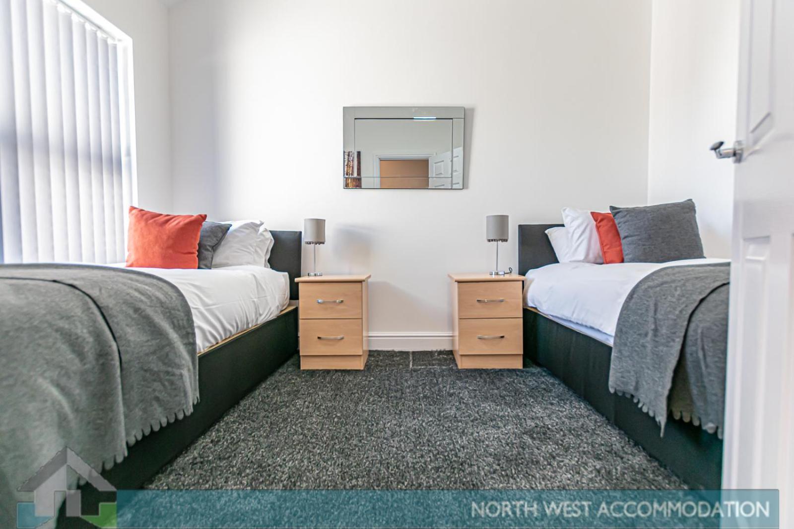 Wellfield Serviced Accommodation Warrington Exterior foto