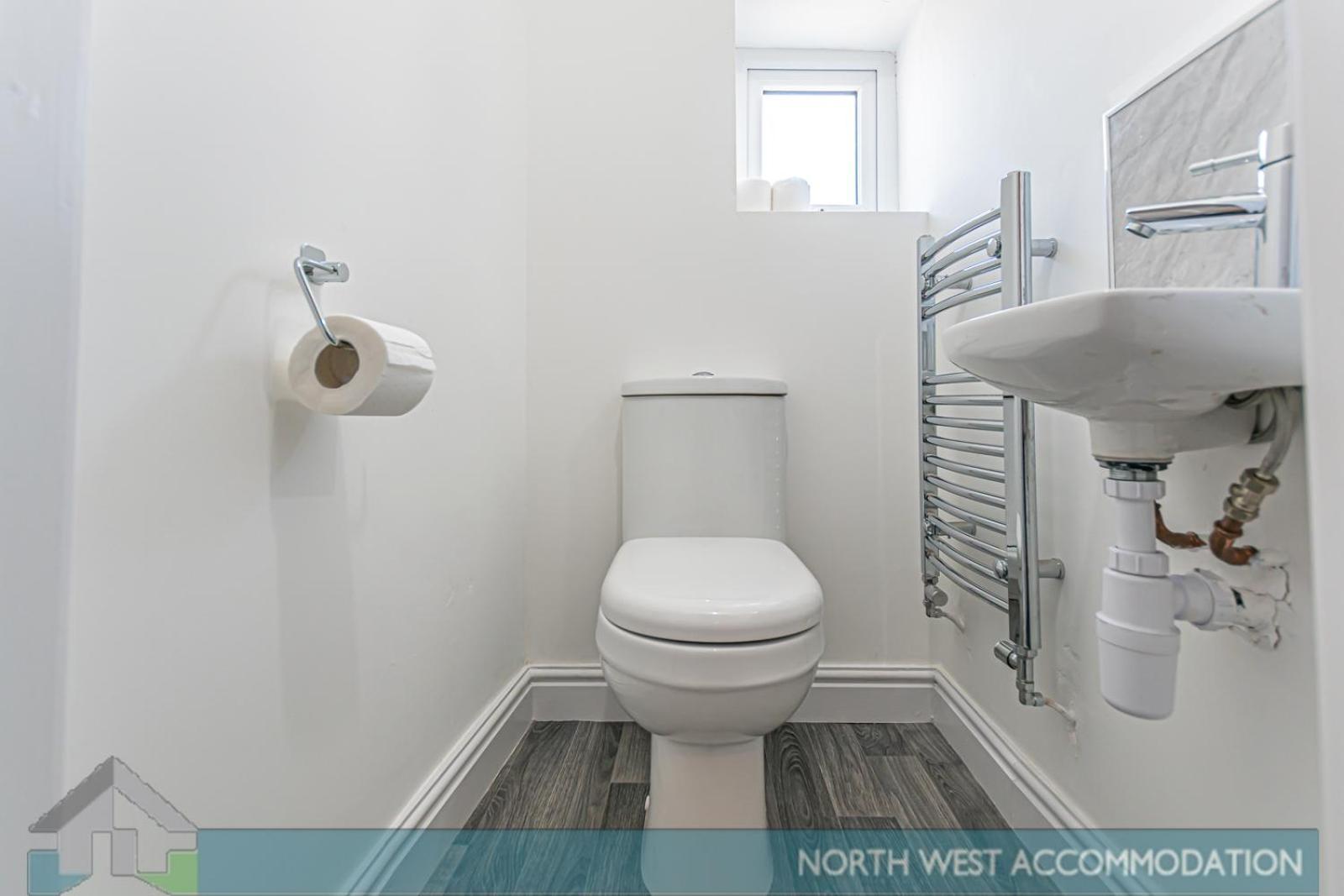 Wellfield Serviced Accommodation Warrington Exterior foto