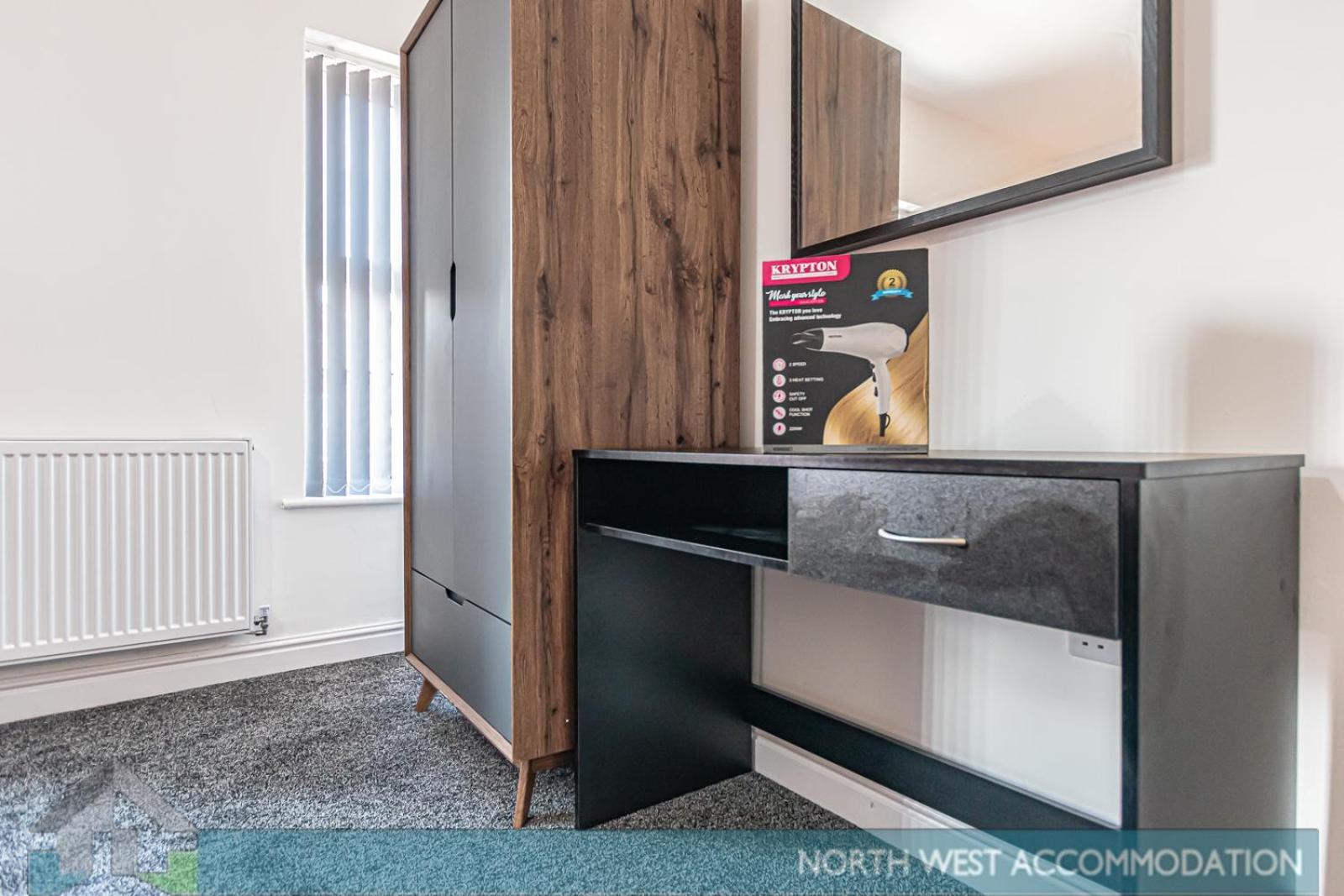 Wellfield Serviced Accommodation Warrington Exterior foto